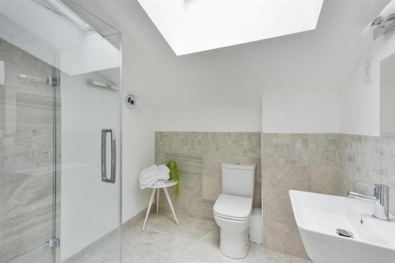 Uttsav Green - Affordable Zone 3 - Accessible Public Transport Londra